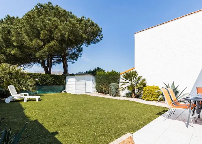 Сasa de vacaciones Les Palmyriennes-3 By Interhome *