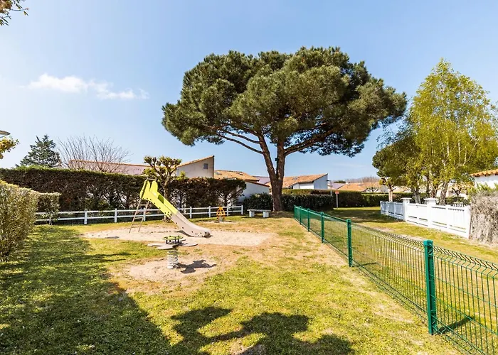 Сasa de vacaciones Les Palmyriennes-3 By Interhome *